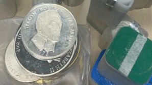 Contrabandă cu monede? Un moldovean deconspirat de către vameși după ce ar fi încercat să intre în ţară cu lingouri din argint și pietre prețioase