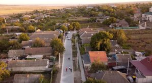 Bucurie pentru locuitorii din comuna Svetlîi. A fost reabilitată strada Tinereții, pe o distanță de peste 300 de metri (FOTO)