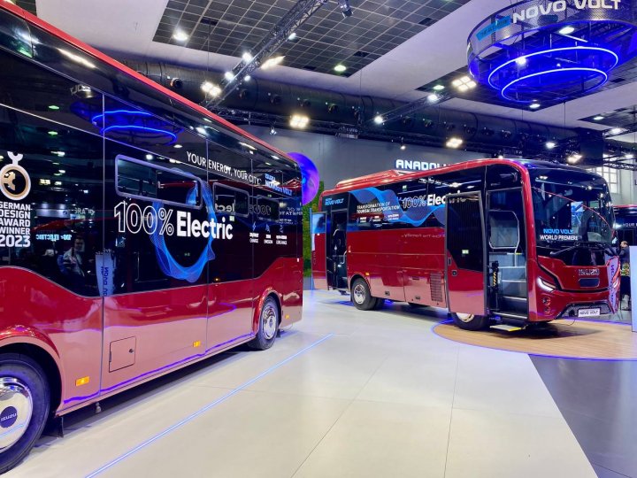 Inovații în domeniul transportului urban. La Bruxelles are loc expoziția Busworld Europe 2023, unde sunt prezentate autobuzele și autocarele viitorului