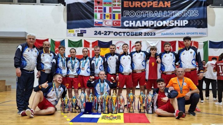 (FOTO) Naționala de fotbal-tenis a Moldovei a cucerit 12 medalii la Campionatul European din Cipru