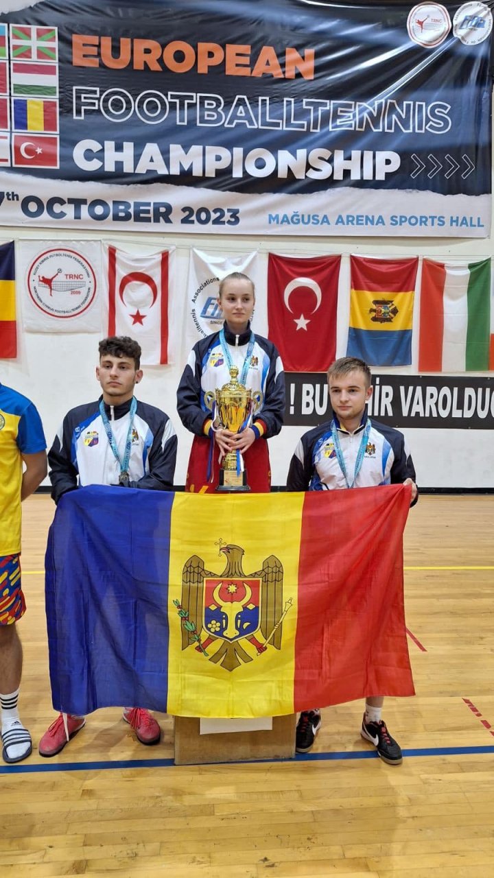 (FOTO) Naționala de fotbal-tenis a Moldovei a cucerit 12 medalii la Campionatul European din Cipru