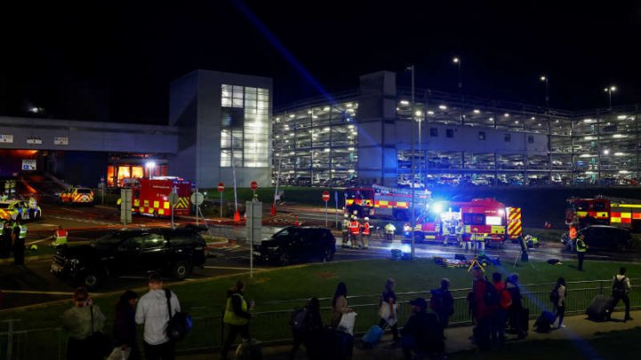  Aeroportul Luton din Londra a suspendat toate zborurile până la amiază din cauza unui incendiu