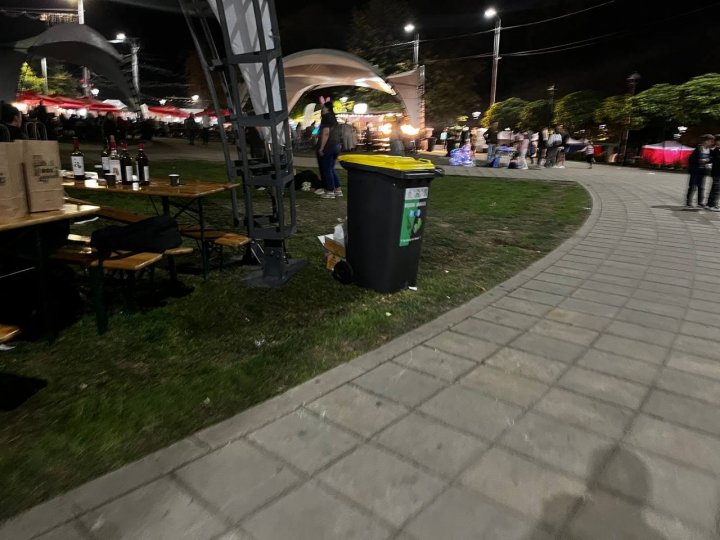 (VIDEO/FOTO) Mormoane de gunoi. 31 TONE DE DEȘEURI, adunate din PMAN după Ziua Națională a Vinului 