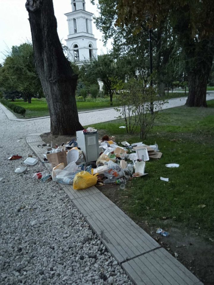 (VIDEO/FOTO) Mormoane de gunoi. 31 TONE DE DEȘEURI, adunate din PMAN după Ziua Națională a Vinului 