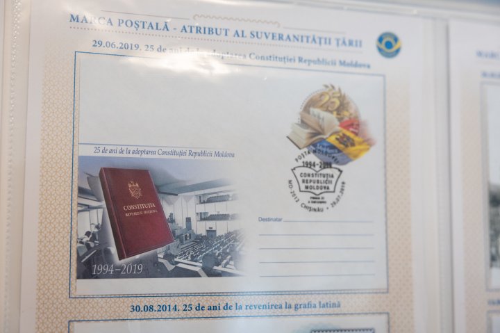 FOTO O colecție rară de mărci, plicuri și cărți poștale, expuse în Parlament