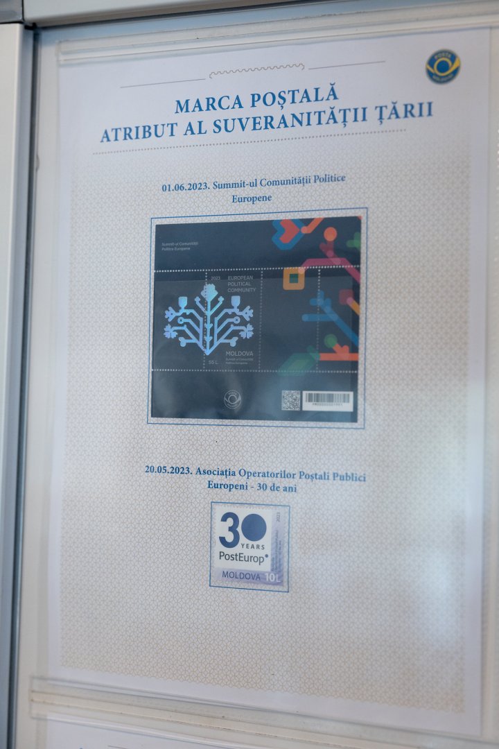 FOTO O colecție rară de mărci, plicuri și cărți poștale, expuse în Parlament