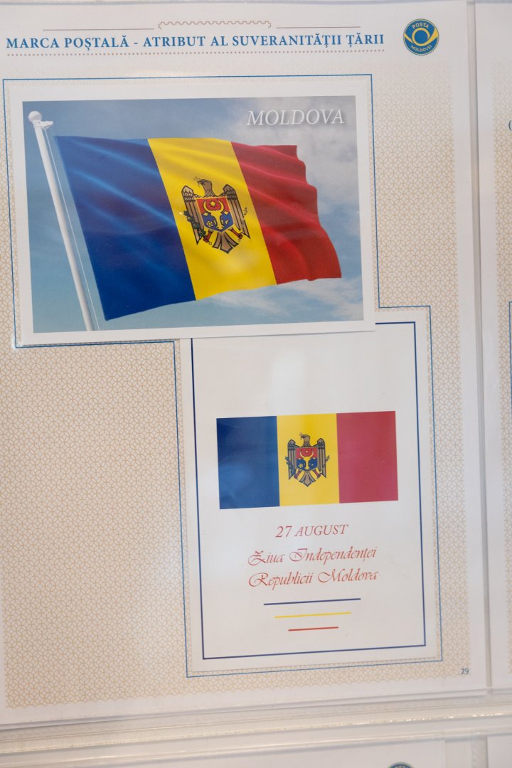 FOTO O colecție rară de mărci, plicuri și cărți poștale, expuse în Parlament