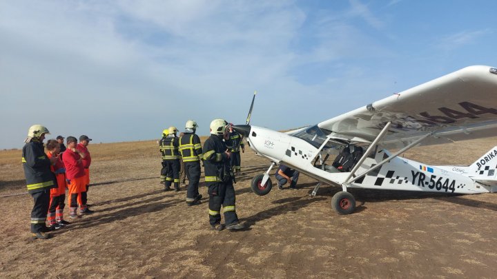 FOTO. O aeronavă a aterizat forțat, la Ialoveni. S-a defectat în timpul zborului