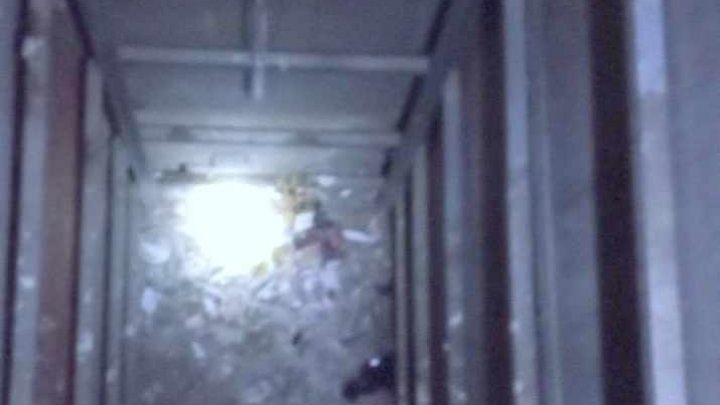 FOTO. Incident GRAV pe un şantier de construcţii din Capitală. Un bărbat a căzut în gol în groapa unui ascensor, adâncă de 8 metri