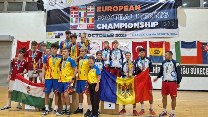 (FOTO) Naționala de fotbal-tenis a Moldovei a cucerit 12 medalii la Campionatul European din Cipru