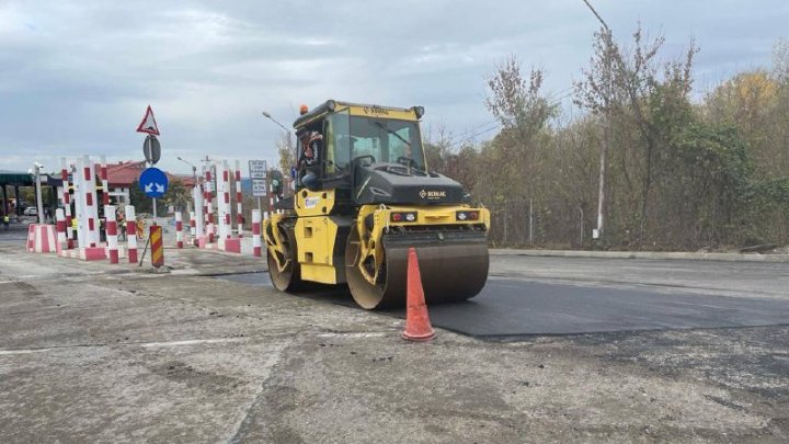 În atenţia transportatorilor. În postul vamal Sculeni nu sunt admise temporar spre control camioanele cu marfă (FOTO)