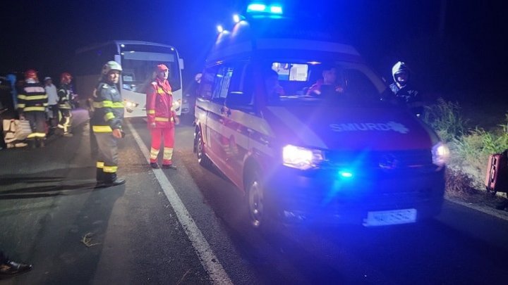 FOTO. Un autocar cu 90 de ucraineni s-a răsturnat în Constanța, 7 persoane au ajuns la spital. A fost activat planul roşu de intervenţie