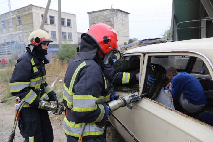 Scenariu APOCALIPTIC la Străşeni. Forțele serviciilor de urgență, pompieri, salvatori şi echipe medicale, ridicate pe ALERTĂ. Ce s-a întâmplat 