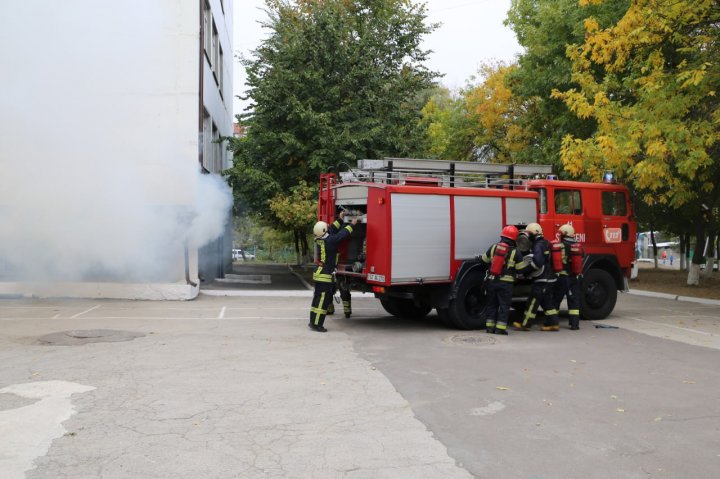 Scenariu APOCALIPTIC la Străşeni. Forțele serviciilor de urgență, pompieri, salvatori şi echipe medicale, ridicate pe ALERTĂ. Ce s-a întâmplat 