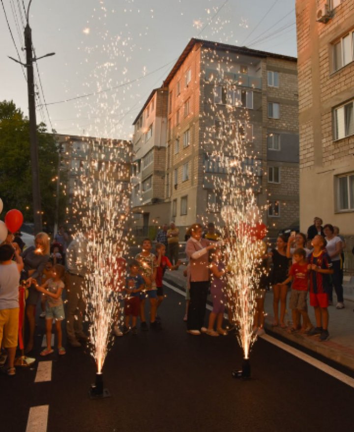 Curtea de pe strada Iakir din Orhei a fost renovată şi modernizată. Veză cum arată (FOTO)