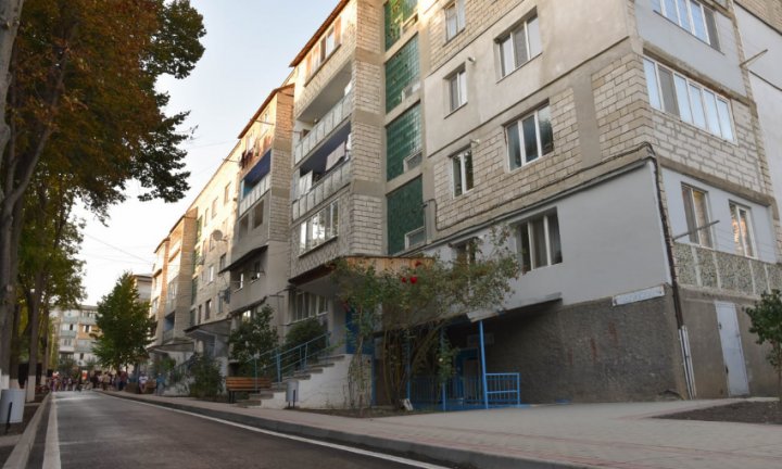 Curtea de pe strada Iakir din Orhei a fost renovată şi modernizată. Veză cum arată (FOTO)