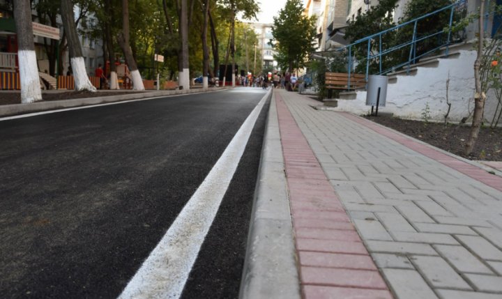 Curtea de pe strada Iakir din Orhei a fost renovată şi modernizată. Veză cum arată (FOTO)