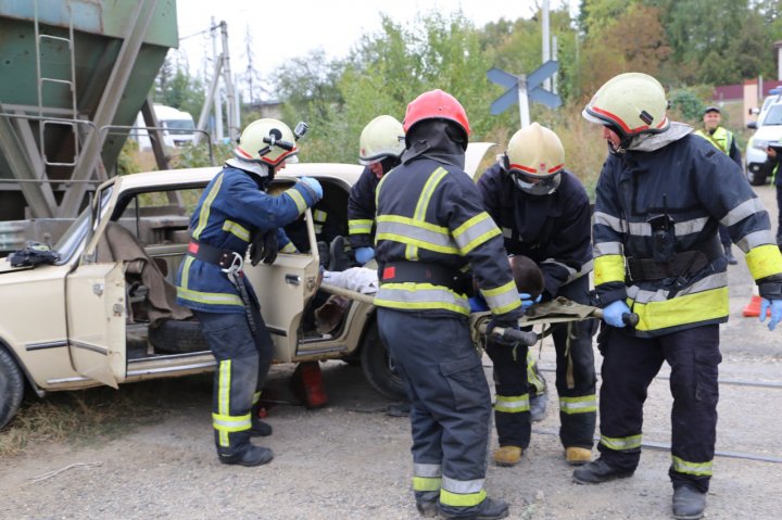 Scenariu APOCALIPTIC la Străşeni. Forțele serviciilor de urgență, pompieri, salvatori şi echipe medicale, ridicate pe ALERTĂ. Ce s-a întâmplat 