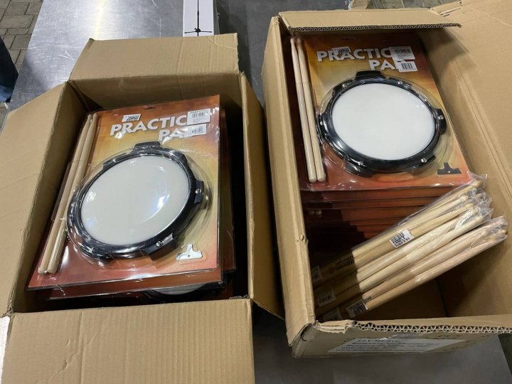 Un microbuz ce se deplasa din România spre Republica Moldova, supus controlului în Vama Leuşeni. Ce transporta