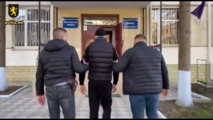 (VIDEO) Plasa droguri pe teritoriul grădinițelor și școlilor. Un tânăr din Donduşeni, reținut