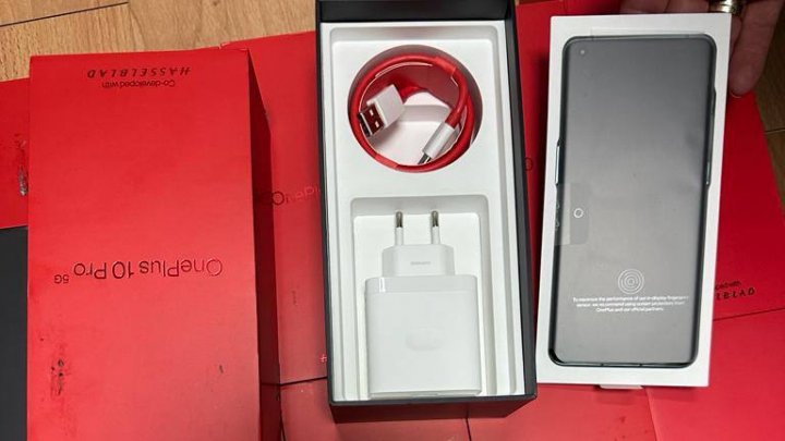 Un moldovean a încercat să introducă ilegal în țară telefoane mobile, de circa 14 mii euro. Ce s-a întâmplat cu marfa (FOTO)