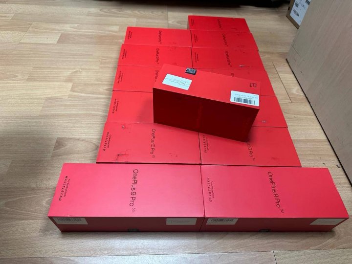 Un moldovean a încercat să introducă ilegal în țară telefoane mobile, de circa 14 mii euro. Ce s-a întâmplat cu marfa (FOTO)