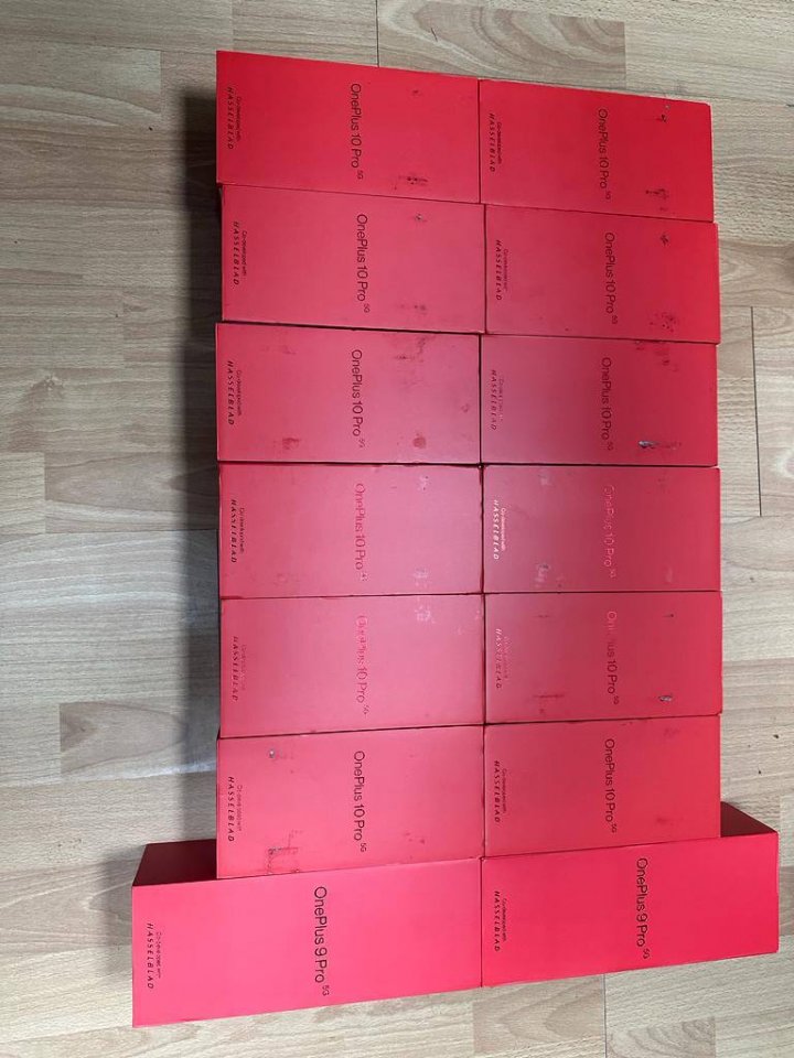 Un moldovean a încercat să introducă ilegal în țară telefoane mobile, de circa 14 mii euro. Ce s-a întâmplat cu marfa (FOTO)