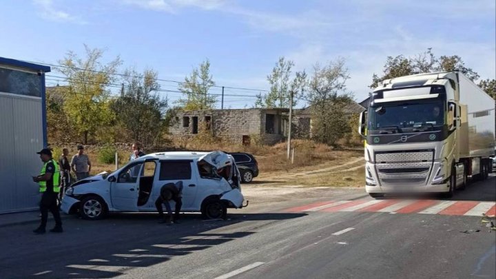 ACCIDENT GRAV în raionul Anenii Noi: O femeie, transportată la spital