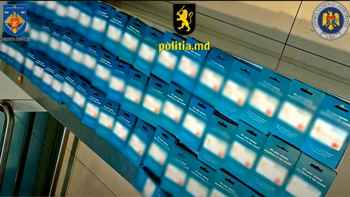 VIDEO. O nouă schemă de finanţare ilegală a partidelor politice. Oamenii legii au efectuat PERCHEZIŢII în mai multe raioane ale țării