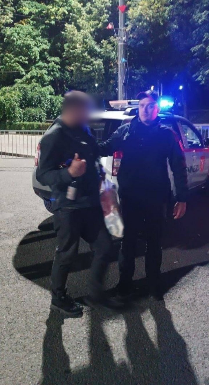 TÂLHĂRIE în PMAN. Indivizi agresivi au deteriorat un stand de vinuri și au furat trei sticle de vin