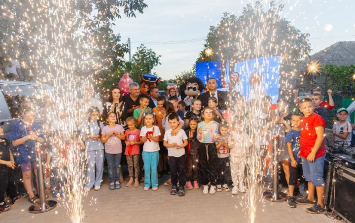 Bucurie pentru locuitorii din comuna Svetlîi. A fost reabilitată strada Tinereții, pe o distanță de peste 300 de metri (FOTO)