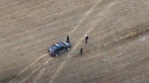 Prins cu DRONA. Un cetăţean străin, surprins de la înalţime în timp ce trecea ilegal frontiera de stat (VIDEO)