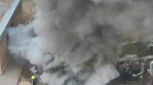 FUM dens în sectorul Botanica din Chişinău. A izbucnit un incendiu puternic (VIDEO)