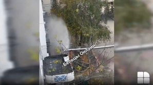 (VIDEO) Imagini cu "havuzuri" stradale la Bălți