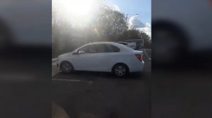 (VIDEO) O metodă mai puțin obișnuită a poliţiei din Moldova de a prinde vitezomanii cu radarul. Reacția IGP