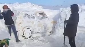 VIDEO Nămeţi în sudul Moldovei. Stratul de zăpadă a atins o înălţime de circa 2 metri