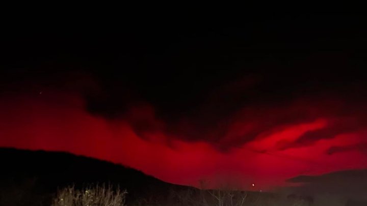 (FOTO) Imagini SPECTACULOASE pe cerul din sudul Moldovei. La Cahul a fost văzută aurora boreală