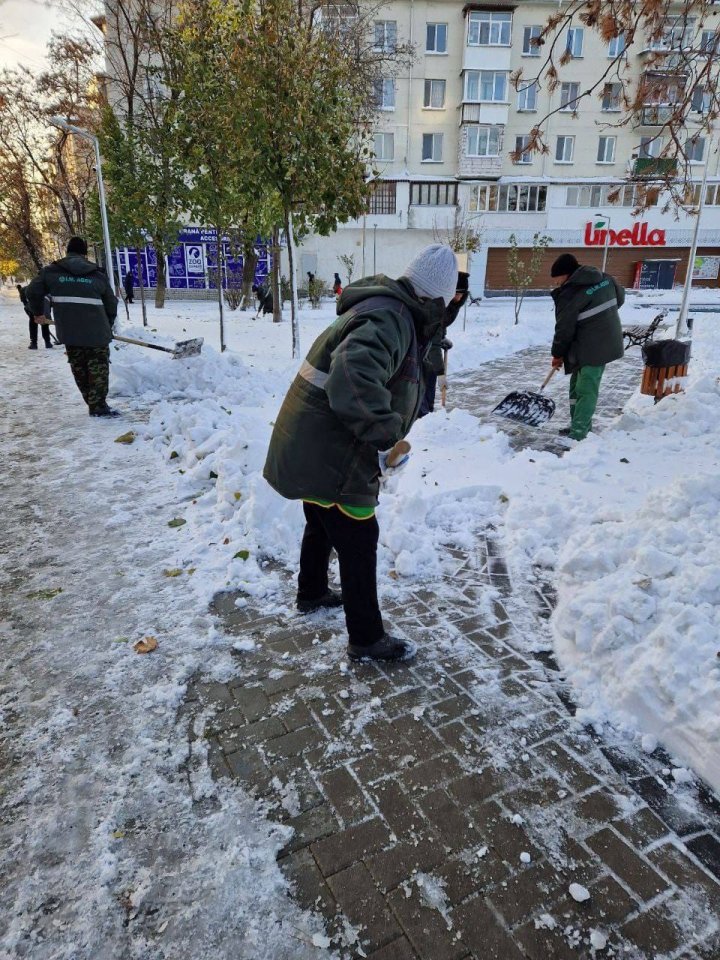 Ion Ceban despre situaţia de pe străzile din Capitală: A fost și este depusă o muncă enormă pentru a se putea circula (FOTO/VIDEO)