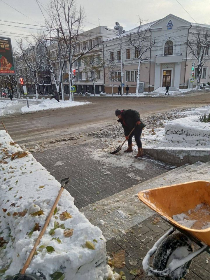 Ion Ceban despre situaţia de pe străzile din Capitală: A fost și este depusă o muncă enormă pentru a se putea circula (FOTO/VIDEO)