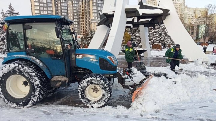 Ion Ceban despre situaţia de pe străzile din Capitală: A fost și este depusă o muncă enormă pentru a se putea circula (FOTO/VIDEO)