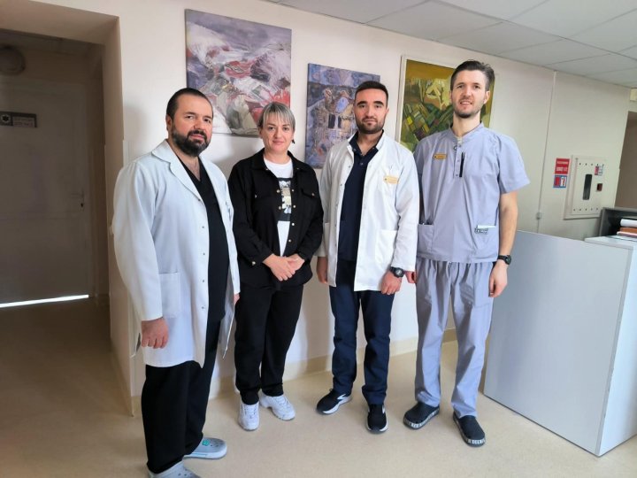 O nouă șansă la viață. Medicii au salvat o femeie de 40 de ani, diagnosticată cu anevrism cerebral. Cât au constituit costurile financiare