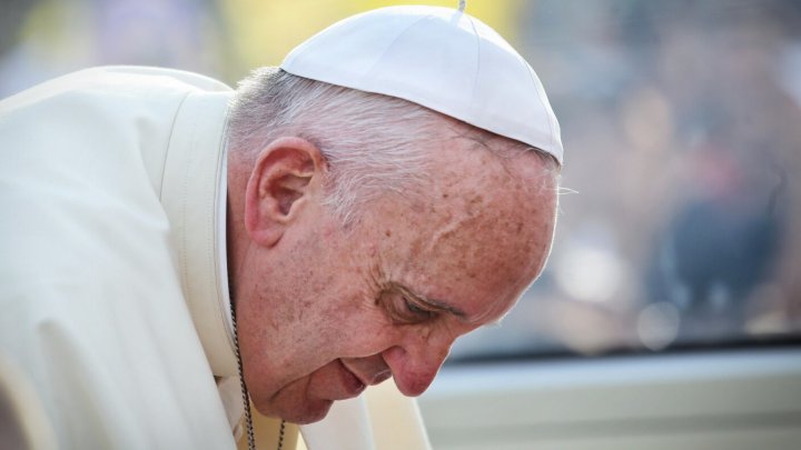 "Sunt în viaţă". Papa Francisc a anunţat că suferă de bronşită infecţioasă acută