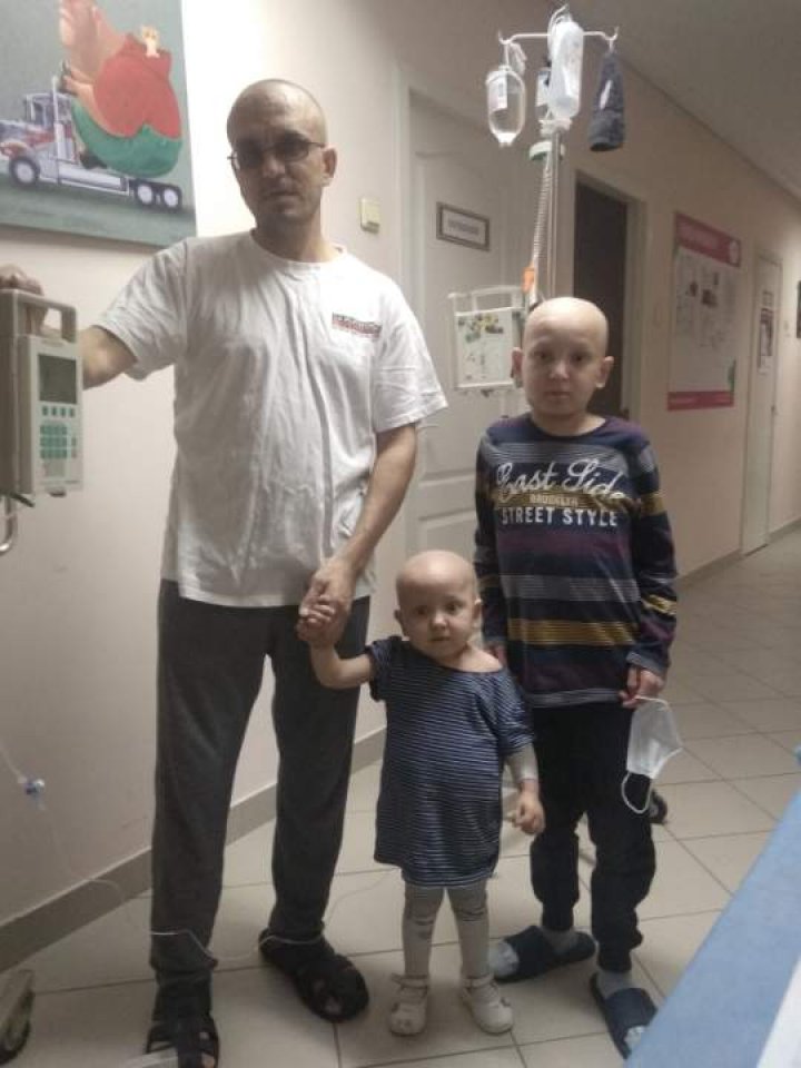 DRAMĂ fără margini într-o familie de moldoveni. Doi din 7 copii, diagnosticați cu leucemie. Pentru a fi salvaţi, micuţii au nevoie de ajutorul oamenilor cu inimă mare (FOTO)