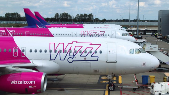 Compania Wizz Air este obligată să REŢINĂ la sol aproape un sfert din flota de aeronave. Care este MOTIVUL