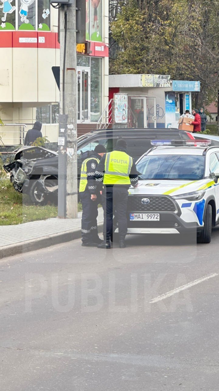 Accident grav în Capitală: Două maşini s-au lovit VIOLENT (VIDEO)