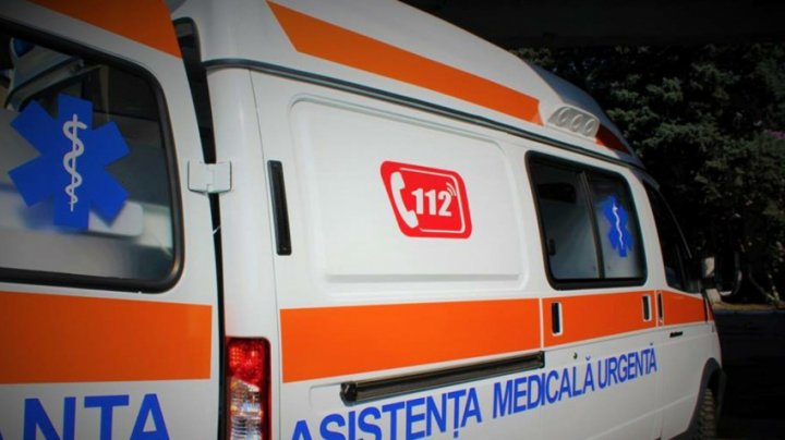 Incident grav la o şcoală din Făleşti. Un băiat a ajuns la spital, după ce urcând treptele către etajul doi, a alunecat și ar fi căzut