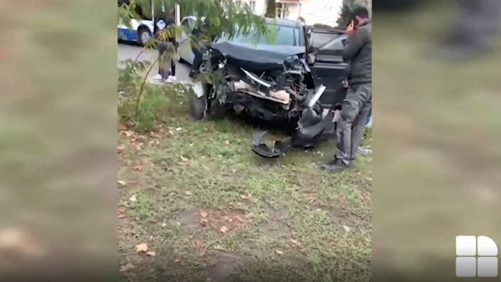 Accident grav în Capitală: Două maşini s-au lovit VIOLENT (VIDEO)