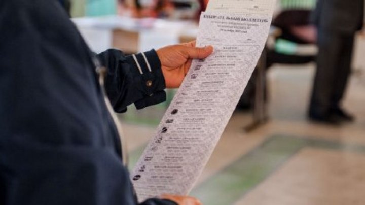 Ce a făcut un bărbat la secția de votare unde și-a exercitat dreptul la vot și președintele țării. Individul s-a ales cu un proces verbal