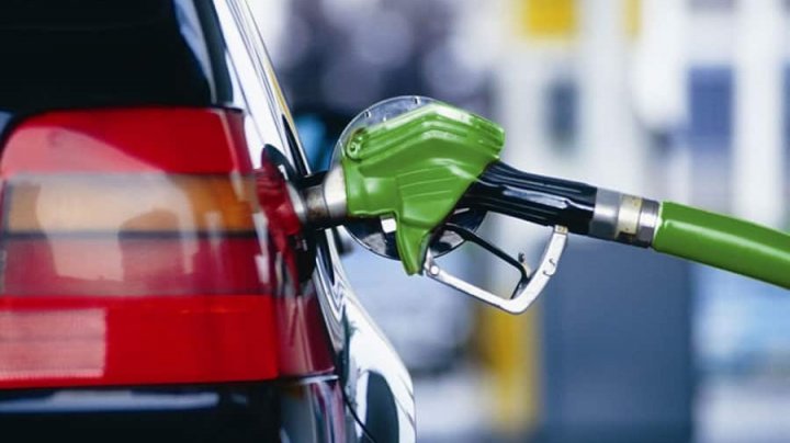 Preţurile la carburanţi continuă să SCADĂ. Cât vor costa în weekend benzina şi motorina