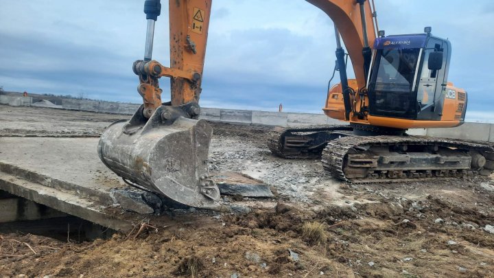 FOTO Au demarat lucrările de reparaţie a Podului de la Sagaidacul Nou. Câţi bani au fost alocaţi